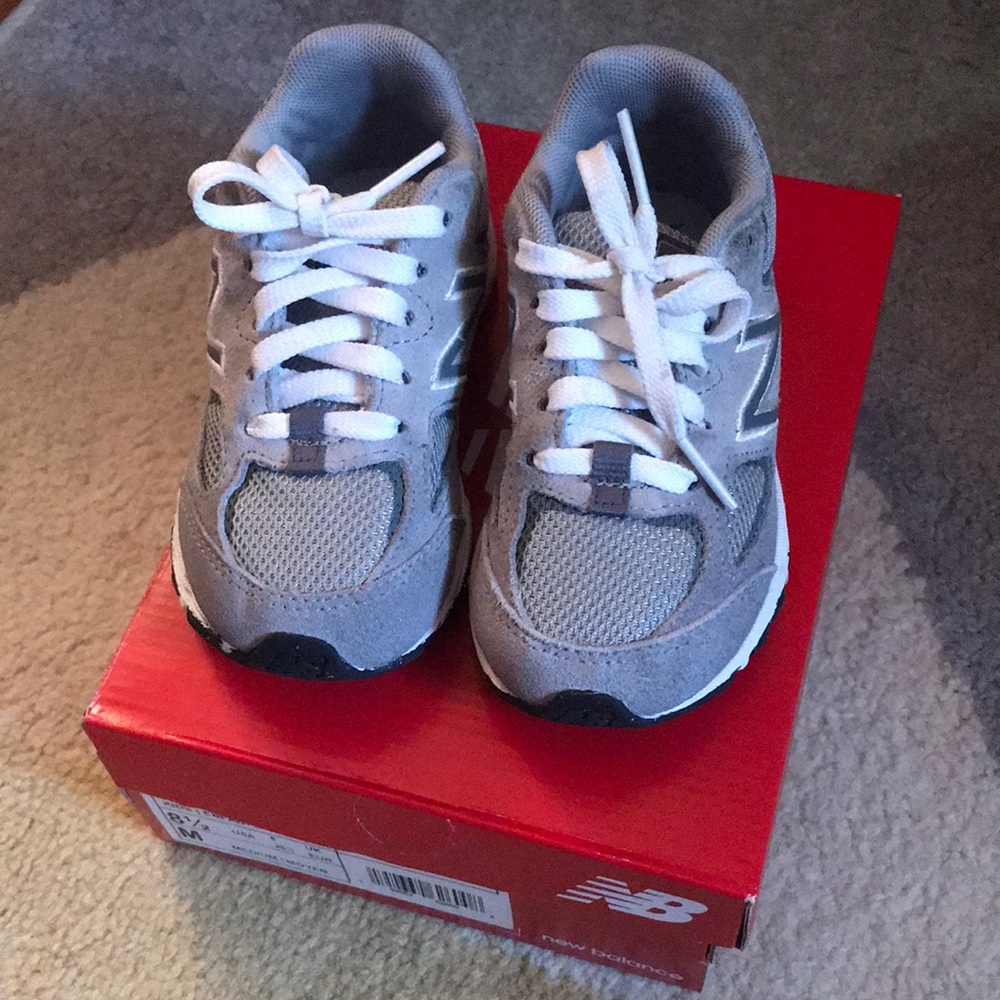 New Balance 888V2 Grey size 8.5c